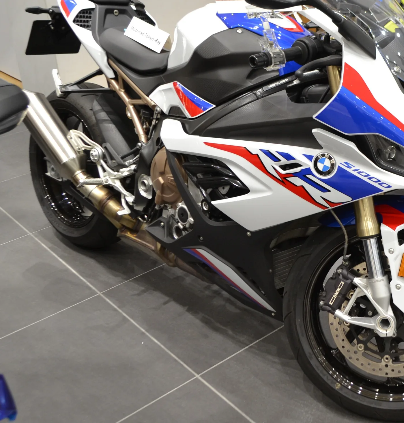 BMW M 1000 RR, side profile in white, blue and red livery
